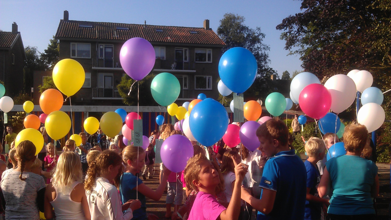 Ballonnen-helium-kleuren-oplaten-Partybenodigdheden-Verhuur-Feestbenodigdheden